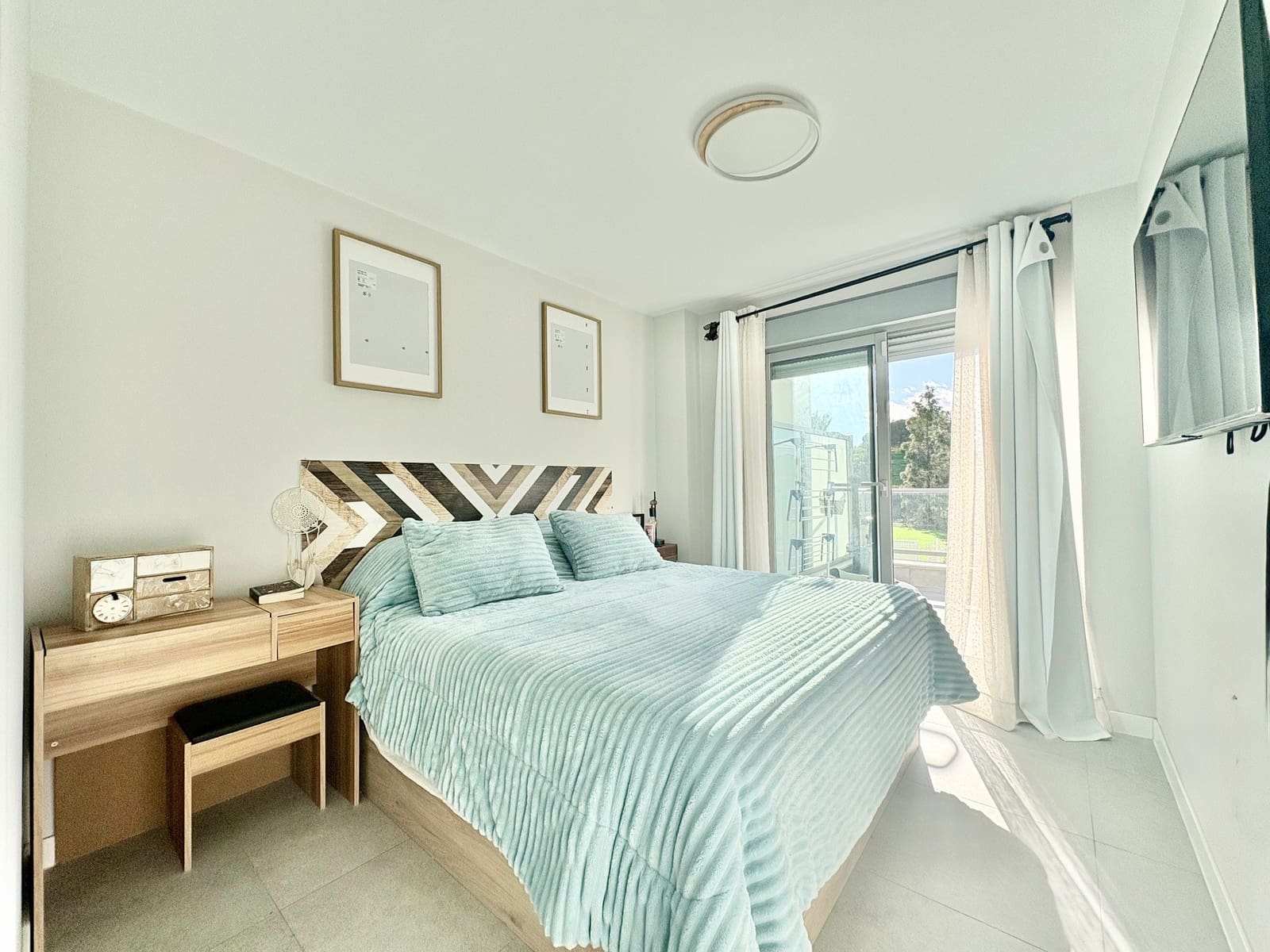 Apartamento de 3 habitaciones en El Chaparral en venta con piscina garaje - 585.000 € (Ref: 9502156)