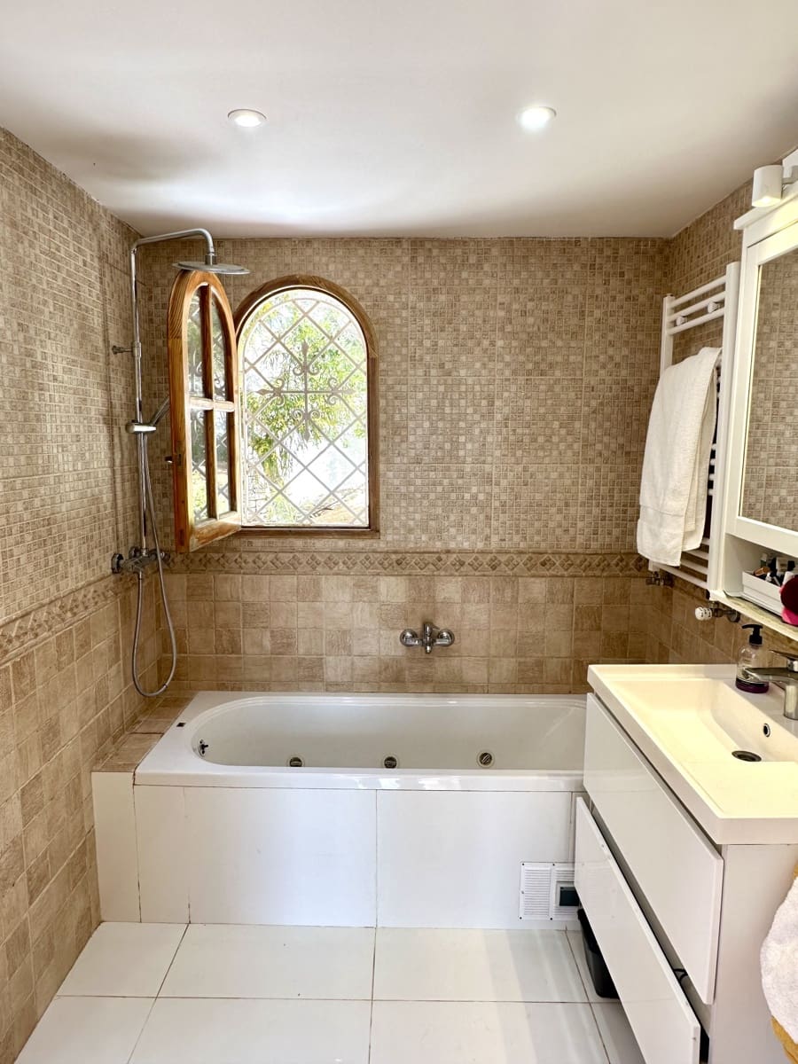 3 soveværelse Villa til salg i Cala Llonga med swimmingpool garage - € 2.190.000 (Ref: 9508735)