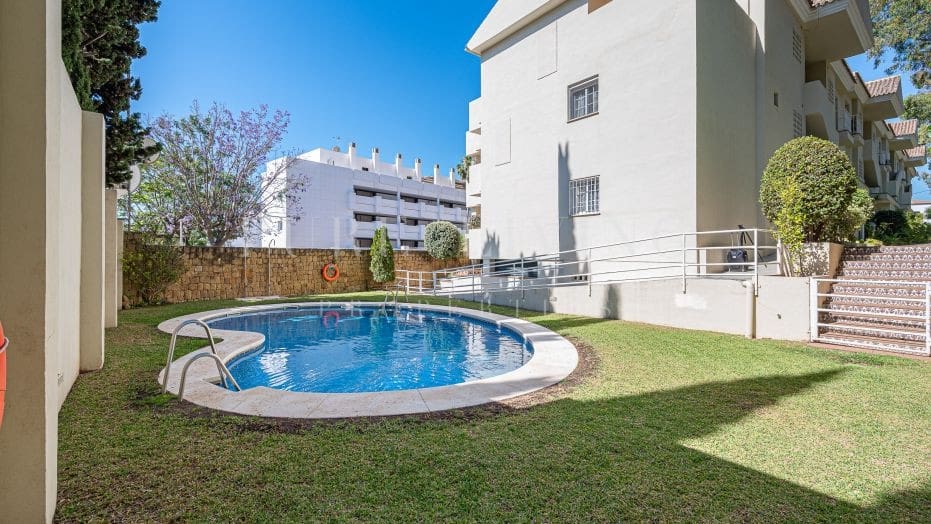 2 soveværelse Lejlighed til salg i Marbella med swimmingpool garage - € 949.000 (Ref: 9518784)