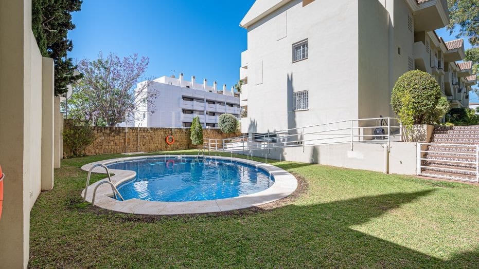 2 chambre Appartement à vendre à Marbella avec piscine garage - 949 000 € (Ref: 9518784)