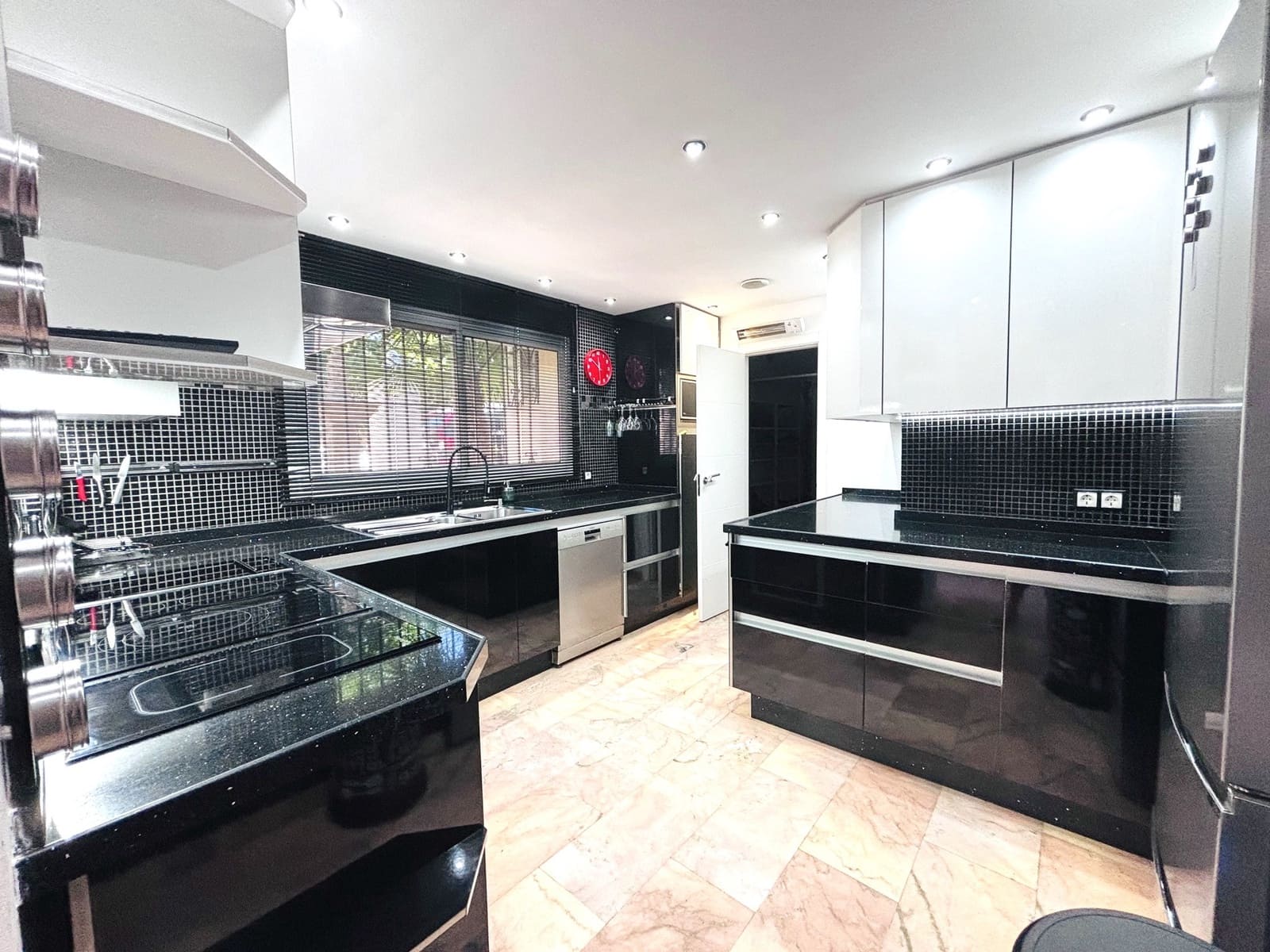 3 chambre Villa/Maison à vendre à Marbella avec piscine garage - 1 350 000 € (Ref: 9518787)