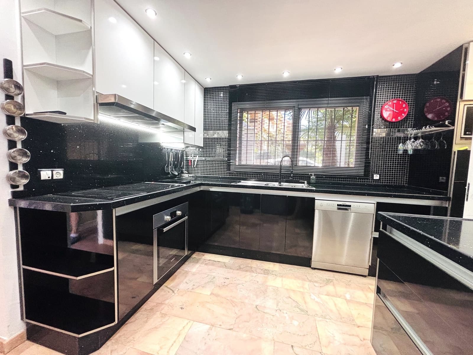 3 chambre Villa/Maison à vendre à Marbella avec piscine garage - 1 350 000 € (Ref: 9518787)