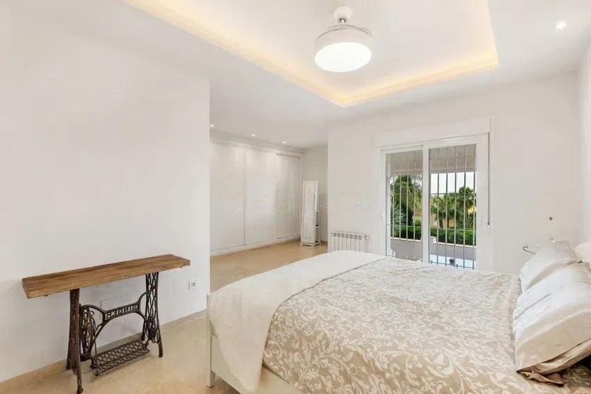 4 Zimmer Villa zu verkaufen in Mijas Costa mit Pool Garage - 1.380.000 € (Ref: 9530276)