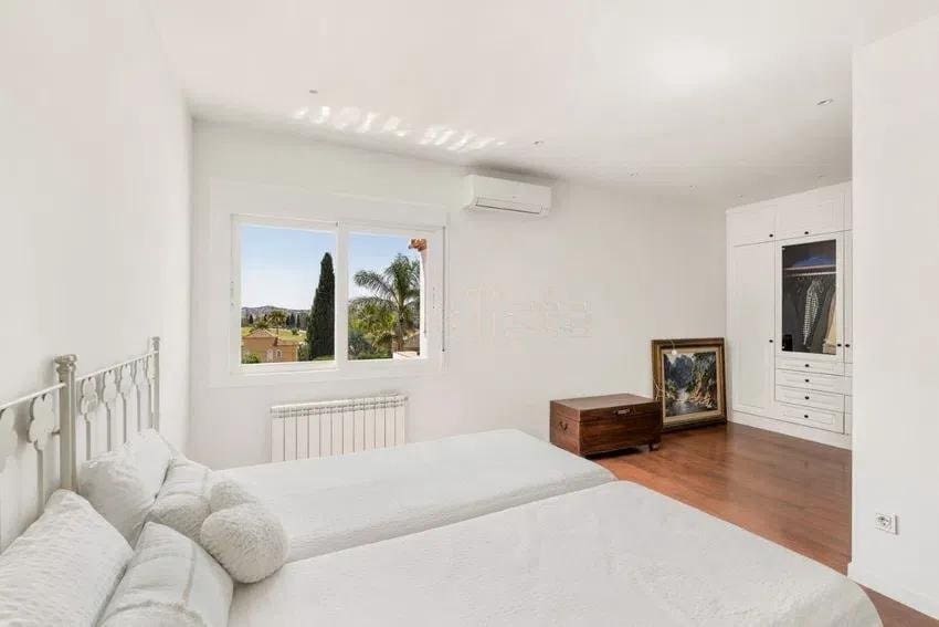 4 Zimmer Villa zu verkaufen in Mijas Costa mit Pool Garage - 1.380.000 € (Ref: 9530276)