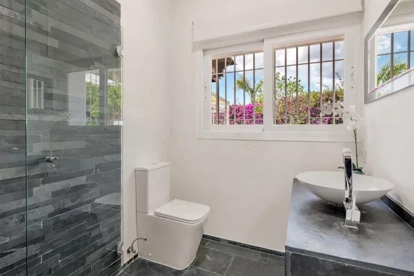 4 Zimmer Villa zu verkaufen in Mijas Costa mit Pool Garage - 1.380.000 € (Ref: 9530276)