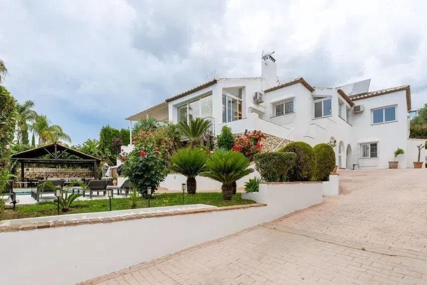 4 Zimmer Villa zu verkaufen in Mijas Costa mit Pool Garage - 1.380.000 € (Ref: 9530276)