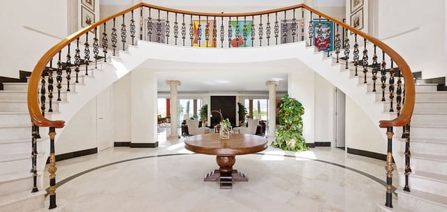 8 soveværelse Villa til salg i El Paraiso, Estepona med swimmingpool garage - € 5.995.000 (Ref: 9533609)