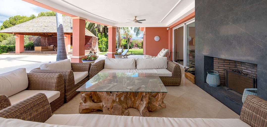 8 bedroom Villa for sale in El Paraiso with pool garage - € 3,995,000 (Ref: 9533609)