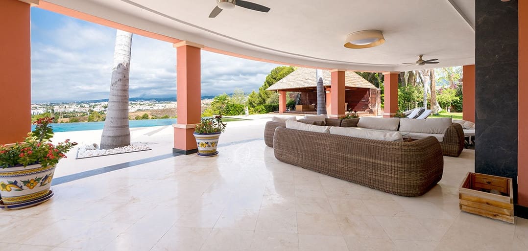8 bedroom Villa for sale in El Paraiso with pool garage - € 3,995,000 (Ref: 9533609)