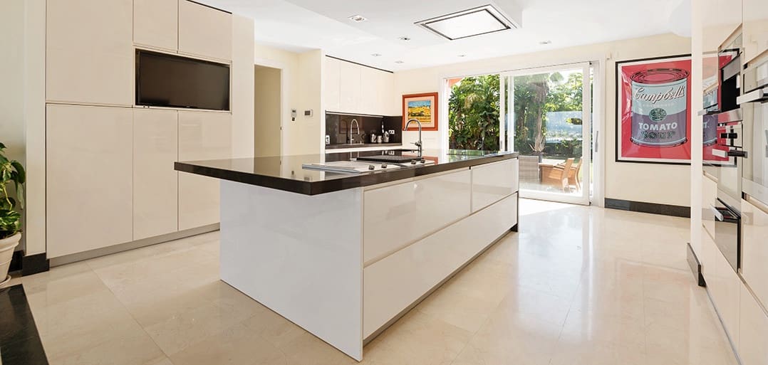 8 bedroom Villa for sale in El Paraiso with pool garage - € 3,995,000 (Ref: 9533609)