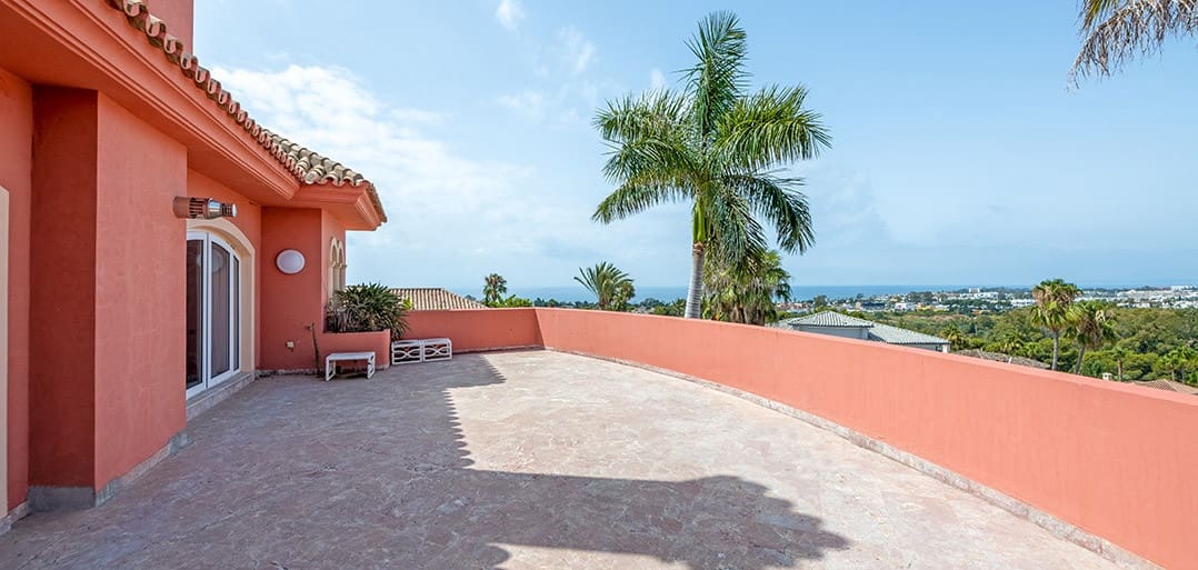 8 bedroom Villa for sale in El Paraiso with pool garage - € 3,995,000 (Ref: 9533609)