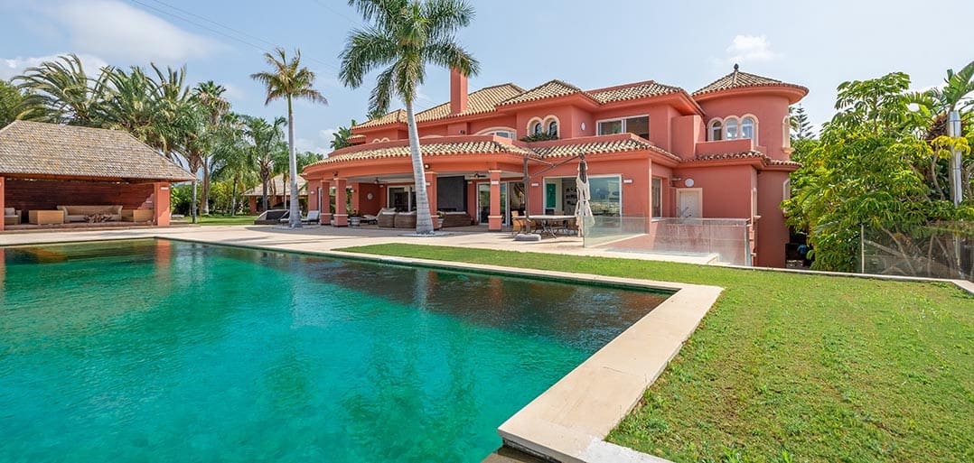8 bedroom Villa for sale in El Paraiso with pool garage - € 3,995,000 (Ref: 9533609)