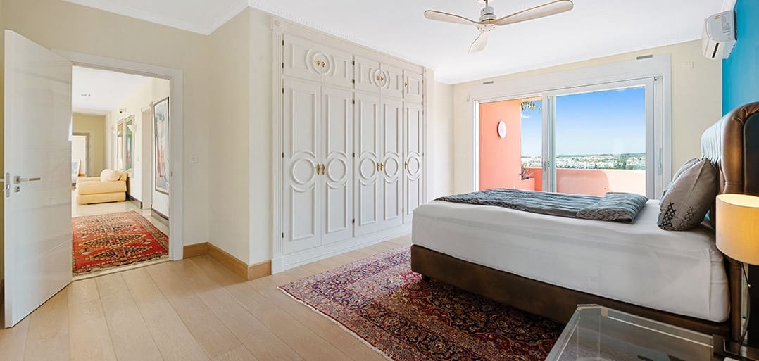 8 bedroom Villa for sale in El Paraiso with pool garage - € 3,995,000 (Ref: 9533609)