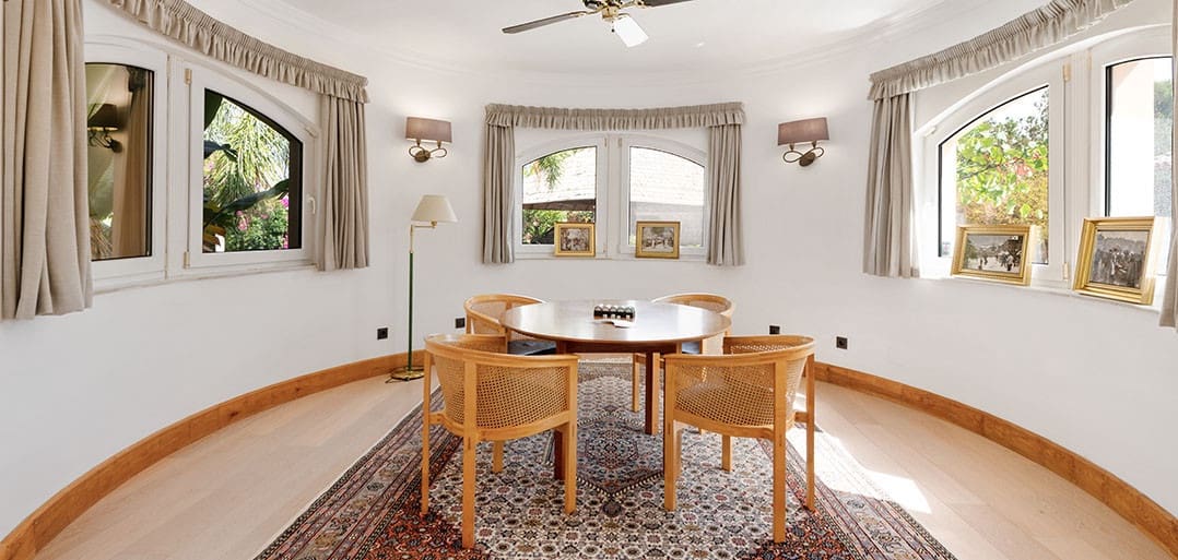 8 bedroom Villa for sale in El Paraiso with pool garage - € 3,995,000 (Ref: 9533609)