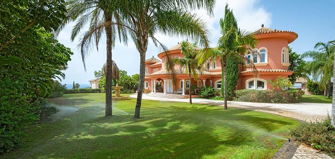 8 bedroom Villa for sale in El Paraiso with pool garage - € 3,995,000 (Ref: 9533609)