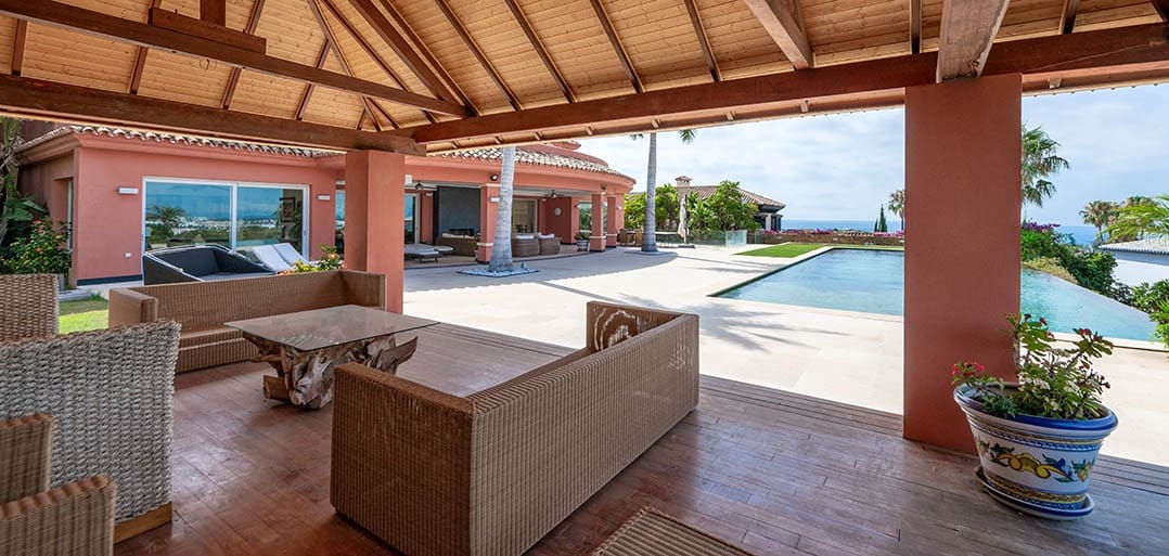 8 bedroom Villa for sale in El Paraiso with pool garage - € 3,995,000 (Ref: 9533609)