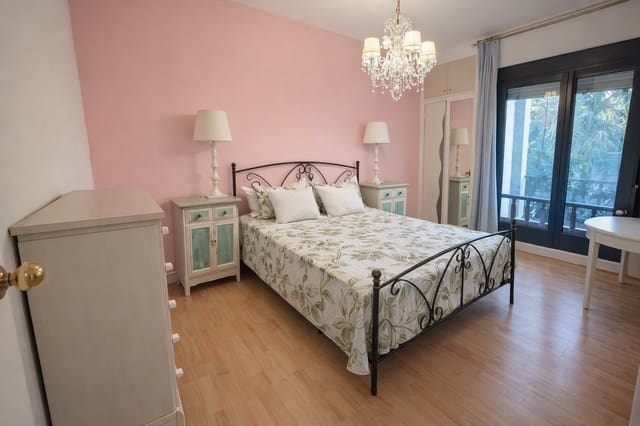 3 soveværelse Lejlighed til salg i Puerto Banus, Marbella med swimmingpool garage - € 510.000 (Ref: 9535789)