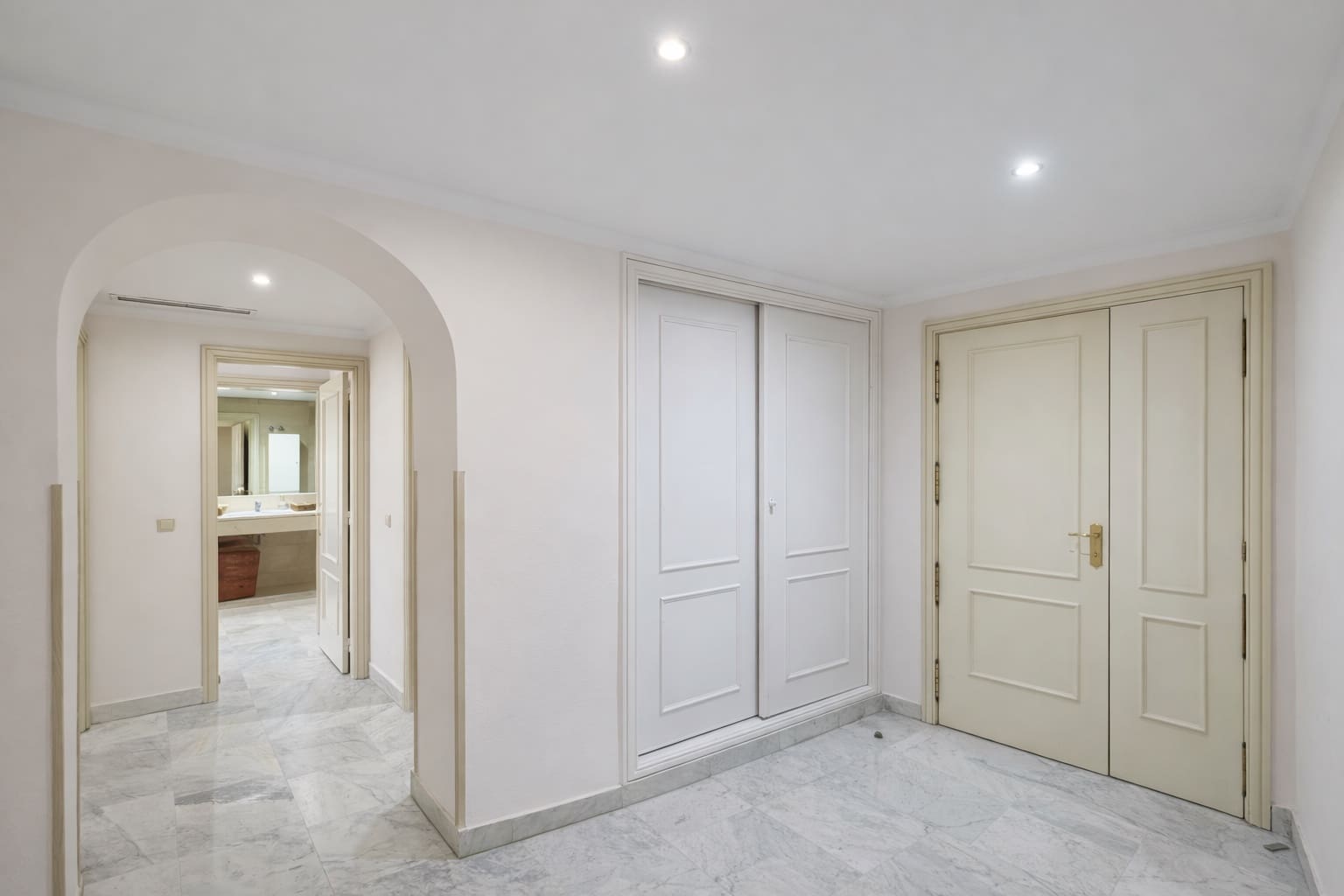 2 soverom Leilighet til salgs i Puerto Banus med svømmebasseng garasje - € 660 000 (Ref: 9535790)