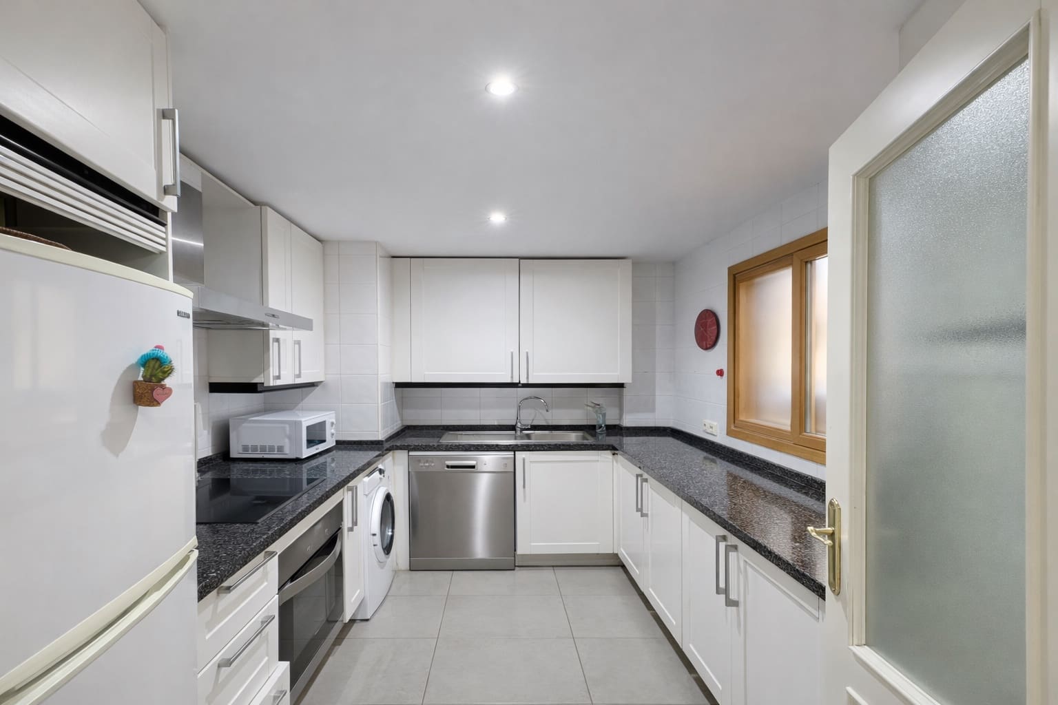 2 soverom Leilighet til salgs i Puerto Banus med svømmebasseng garasje - € 660 000 (Ref: 9535790)