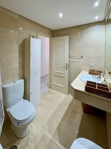 2 soverom Leilighet til salgs i Puerto Banus, Marbella med svømmebasseng garasje - € 660 000 (Ref: 9535790)