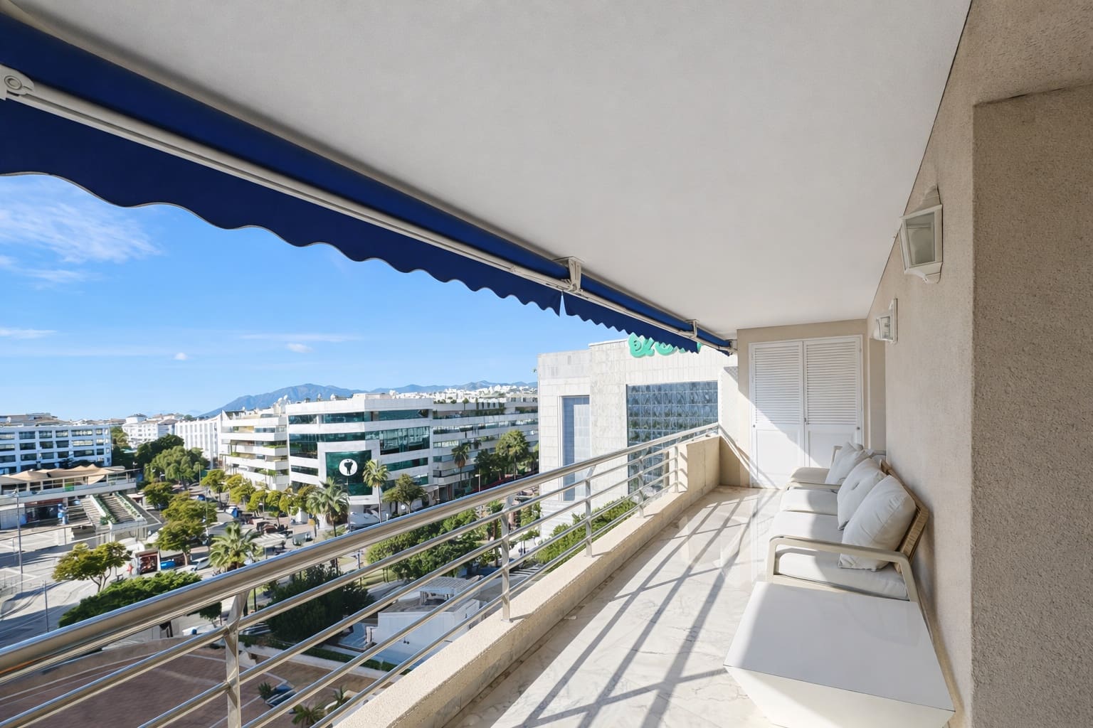 2 soverom Leilighet til salgs i Puerto Banus med svømmebasseng garasje - € 660 000 (Ref: 9535790)