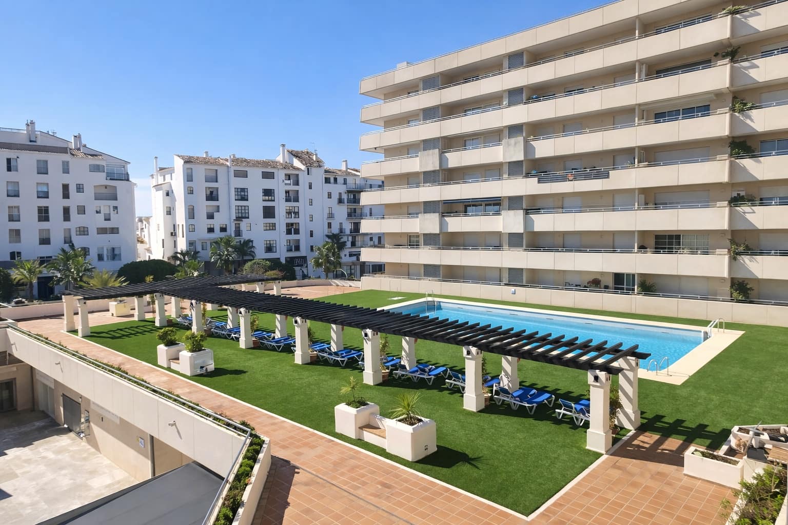 2 soverom Leilighet til salgs i Puerto Banus med svømmebasseng garasje - € 660 000 (Ref: 9535790)