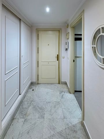 2 soveværelse Lejlighed til salg i Puerto Banus, Marbella med swimmingpool garage - € 660.000 (Ref: 9535790)