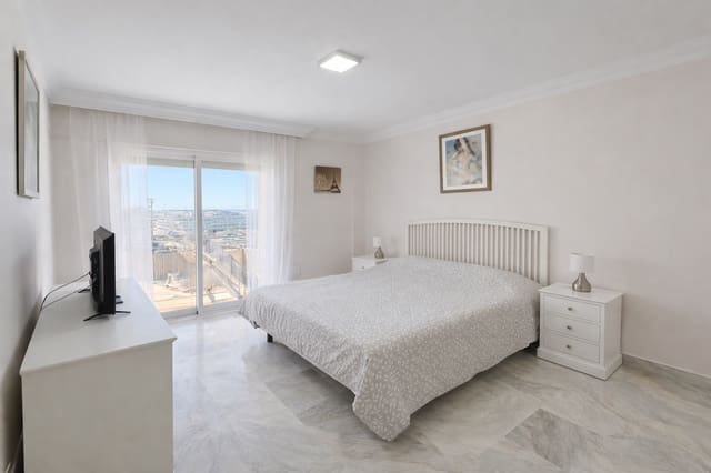 2 soveværelse Lejlighed til salg i Puerto Banus, Marbella med swimmingpool garage - € 660.000 (Ref: 9535790)