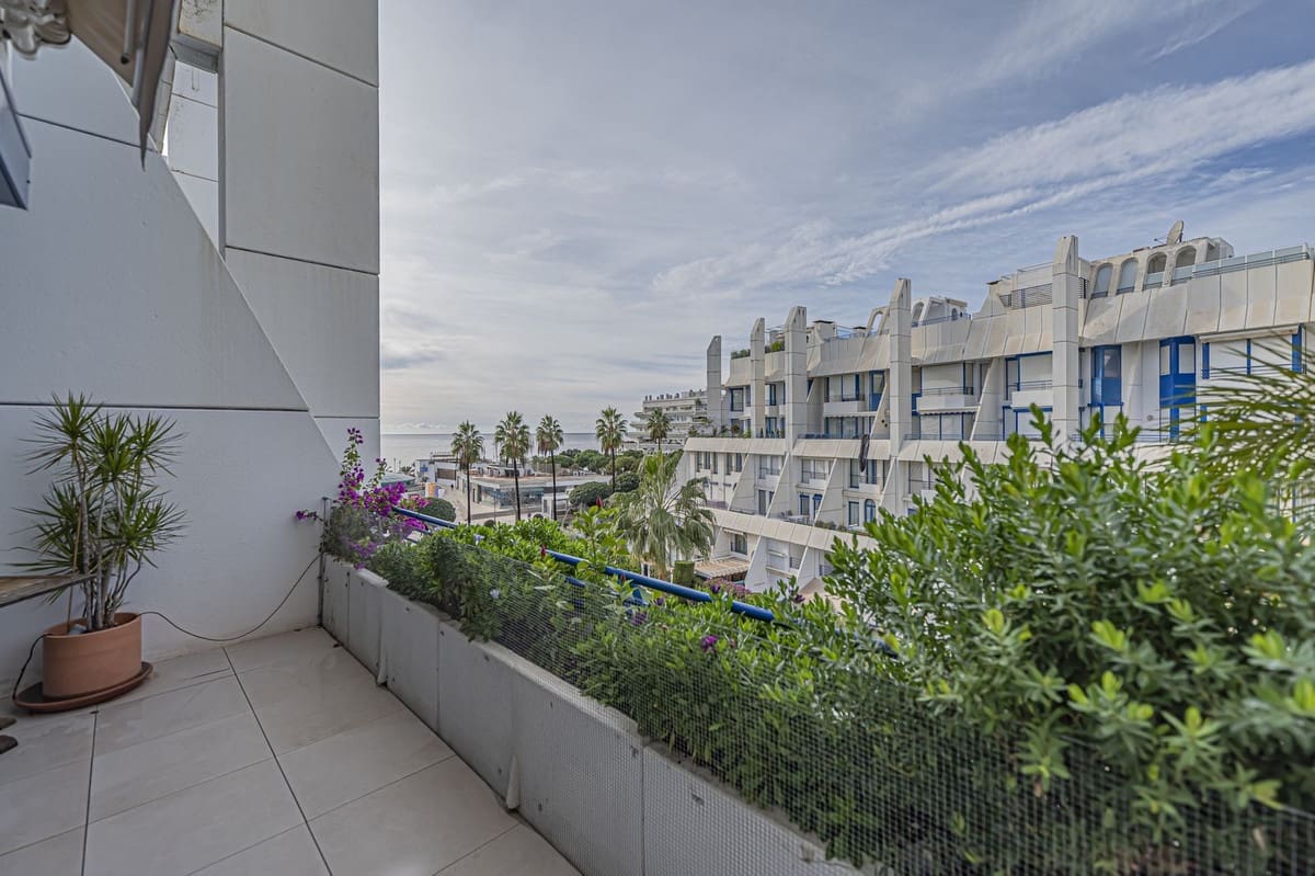 Ático de 3 habitaciones en Marbella en venta con piscina garaje - 935.000 € (Ref: 9537270)