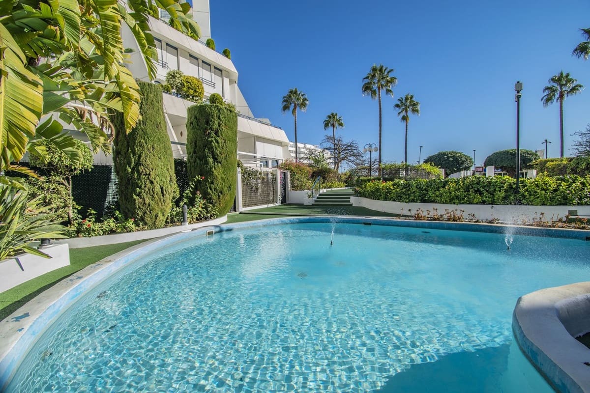 Ático de 3 habitaciones en Marbella en venta con piscina garaje - 935.000 € (Ref: 9537270)