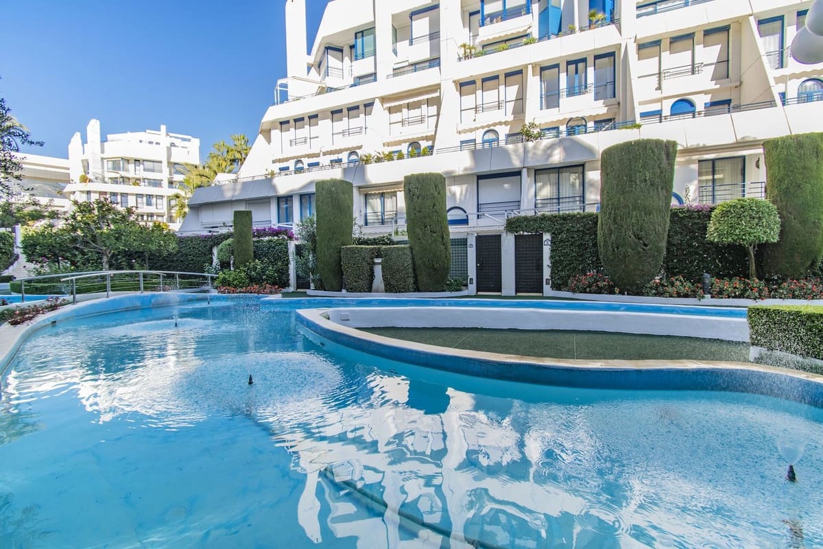 Ático de 3 habitaciones en Marbella en venta con piscina garaje - 935.000 € (Ref: 9537270)