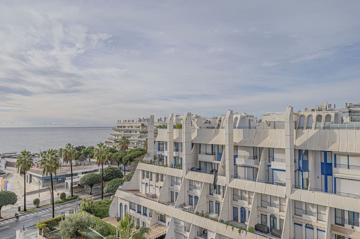 Ático de 3 habitaciones en Marbella en venta con piscina garaje - 935.000 € (Ref: 9537270)