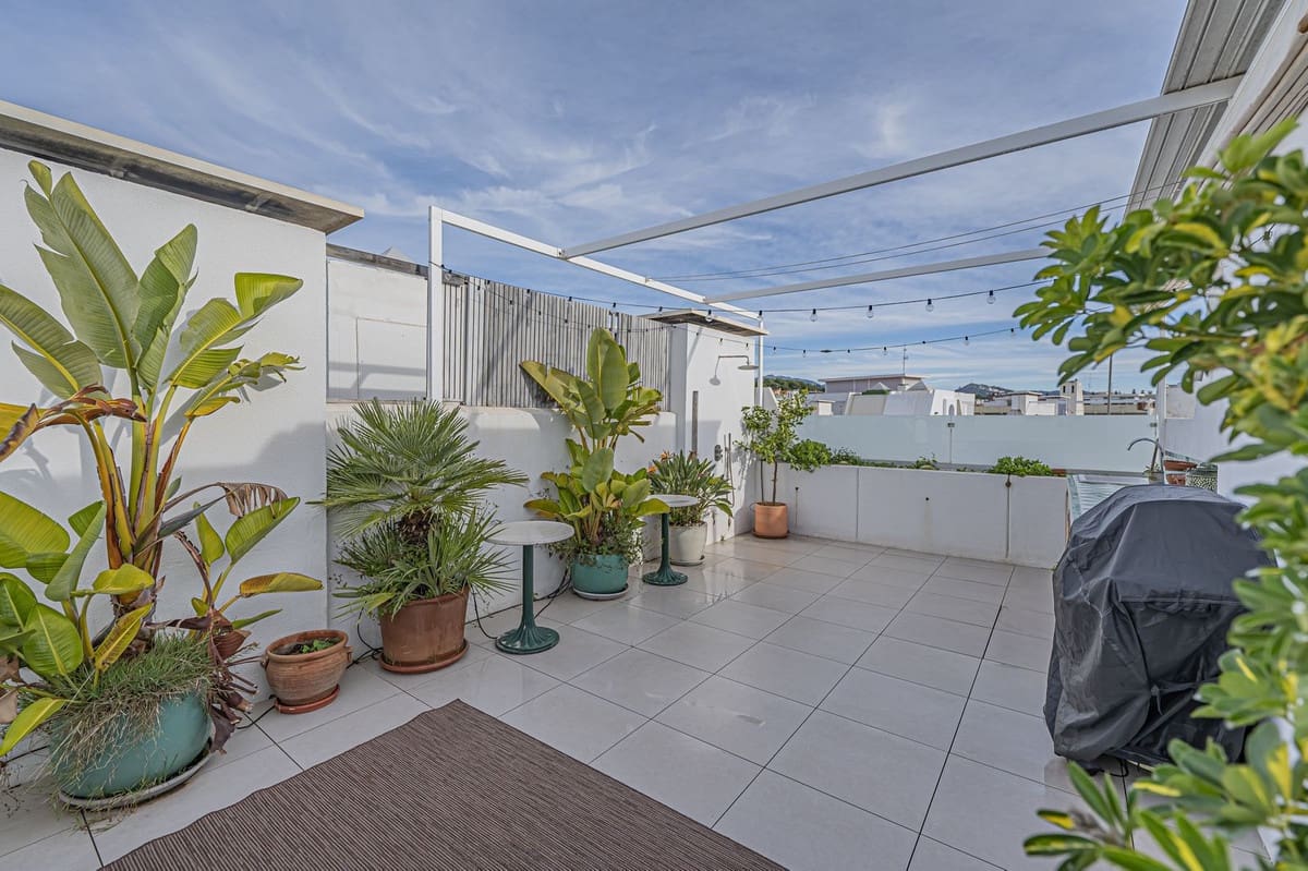 Ático de 3 habitaciones en Marbella en venta con piscina garaje - 935.000 € (Ref: 9537270)