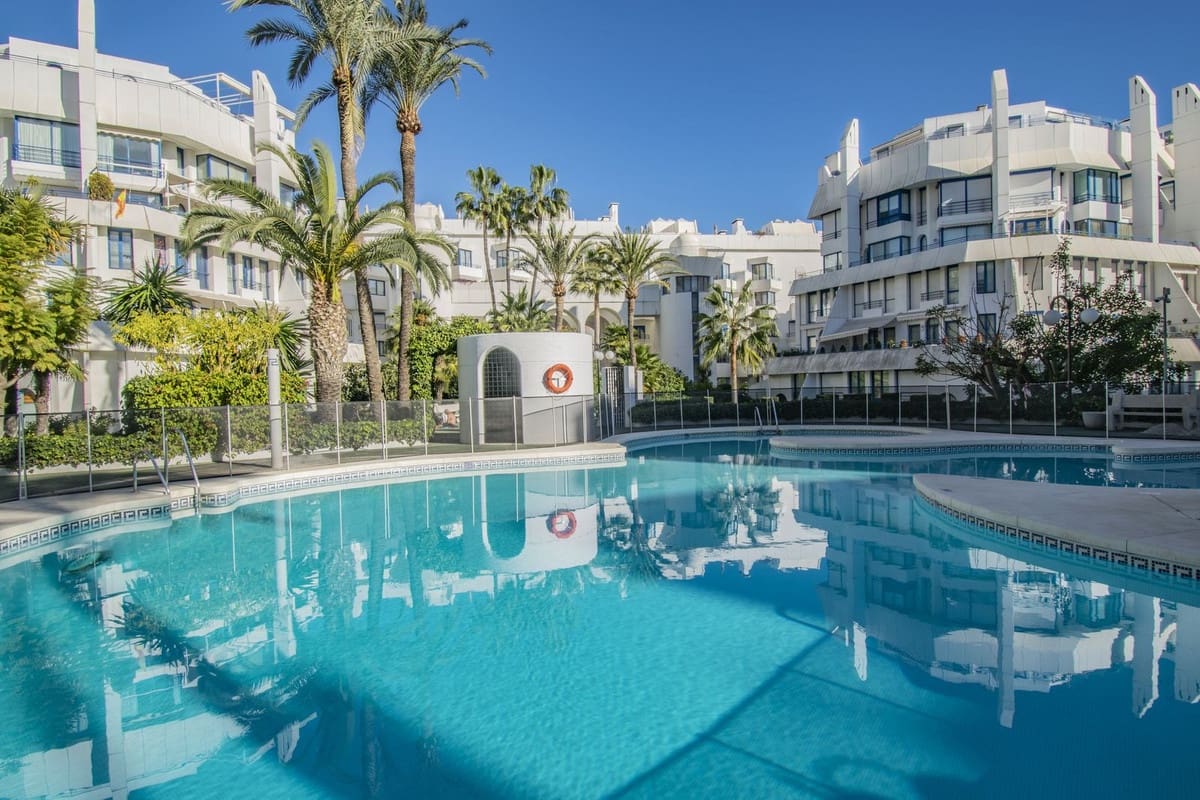 Ático de 3 habitaciones en Marbella en venta con piscina garaje - 935.000 € (Ref: 9537270)