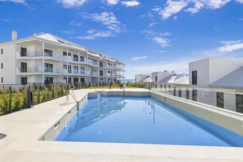 Apartamento de 2 habitaciones en Fuengirola en venta con piscina garaje - 450.000 € (Ref: 9540984)