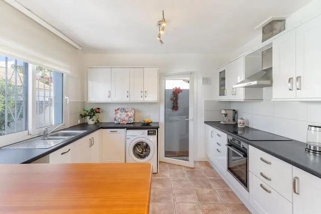 Chalet de 4 habitaciones en Mijas Costa, Mijas en venta con piscina garaje - 470.000 € (Ref: 9540992)