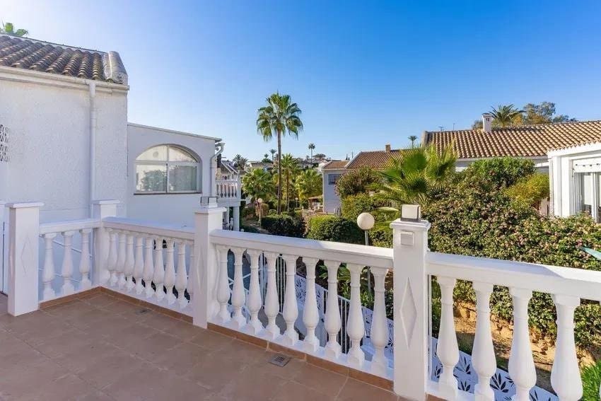 Chalet de 4 habitaciones en Mijas Costa en venta con piscina garaje - 475.000 € (Ref: 9540992)