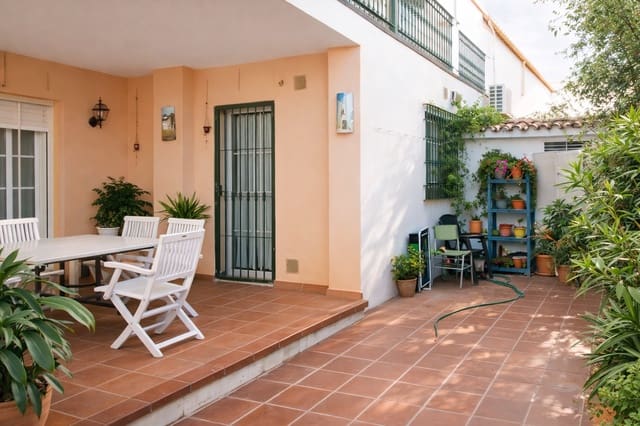 6 soverom Kjedet enebolig til salgs i San Pedro de Alcántara Pueblo, Marbella med svømmebasseng garasje - € 600 000 (Ref: 9543428)