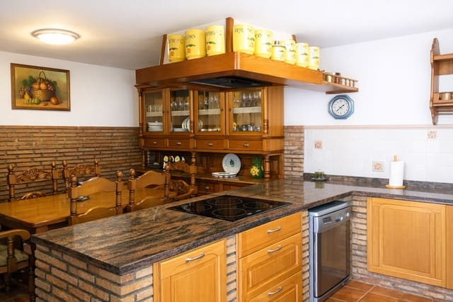 6 sypialnia Dom blizniak na sprzedaż w San Pedro de Alcantara, Marbella z garażem - 599 000 € (Ref: 9543428)