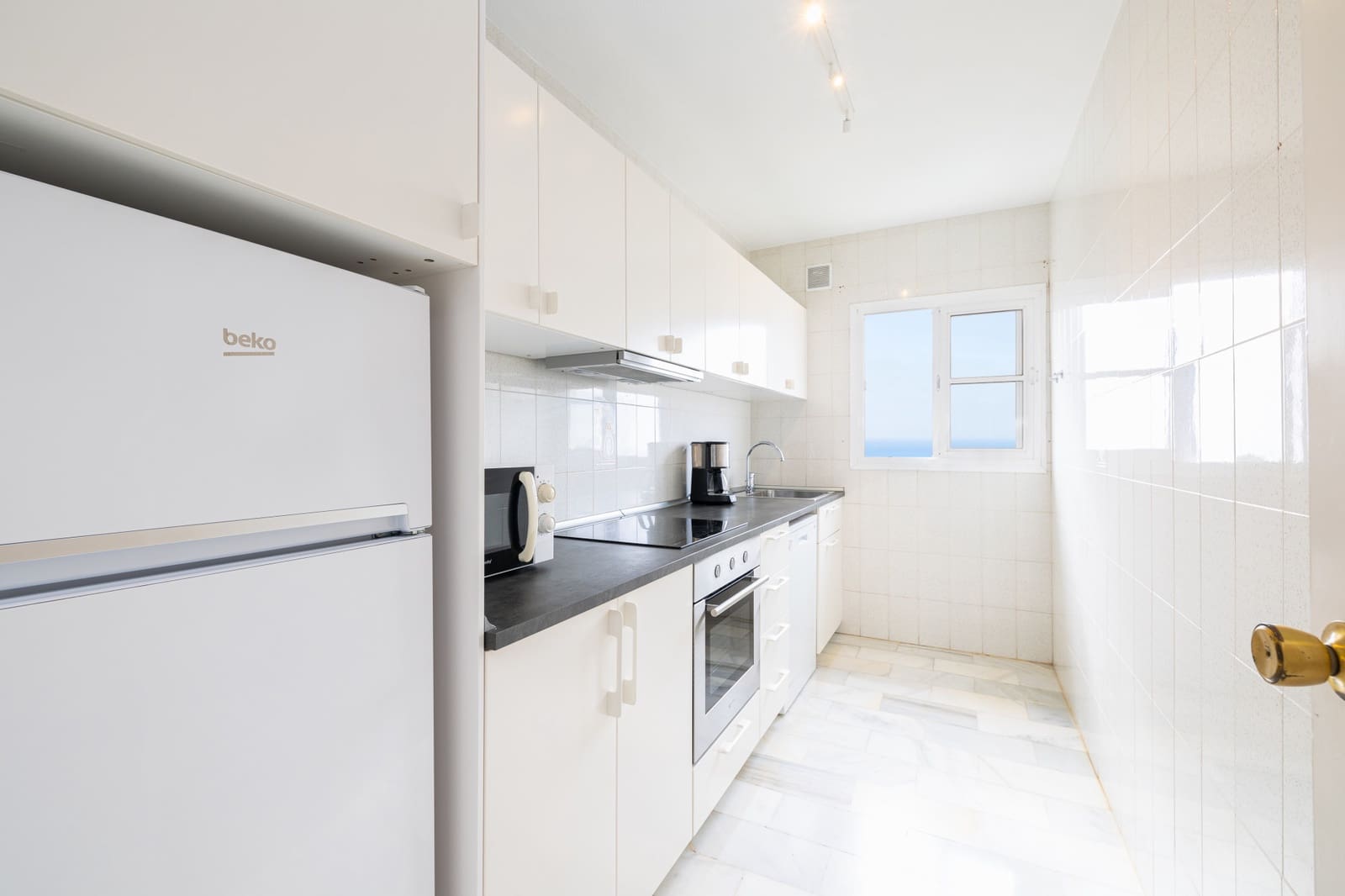 3 makuuhuone Huoneisto myytävänä paikassa El Faro mukana uima-altaan - 387 000 € (Ref: 9543429)