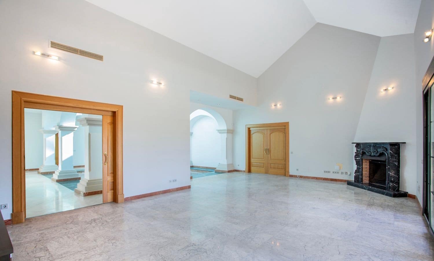 5 sovrum Villa till salu i Mijas Costa med pool garage - 1 600 000 € (Ref: 9547909)