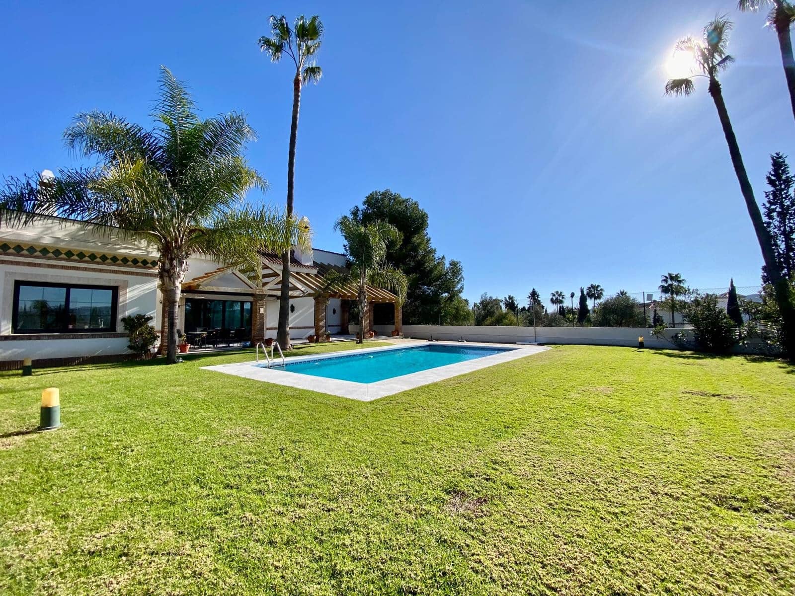 5 sovrum Villa till salu i Mijas Costa med pool garage - 1 600 000 € (Ref: 9547909)