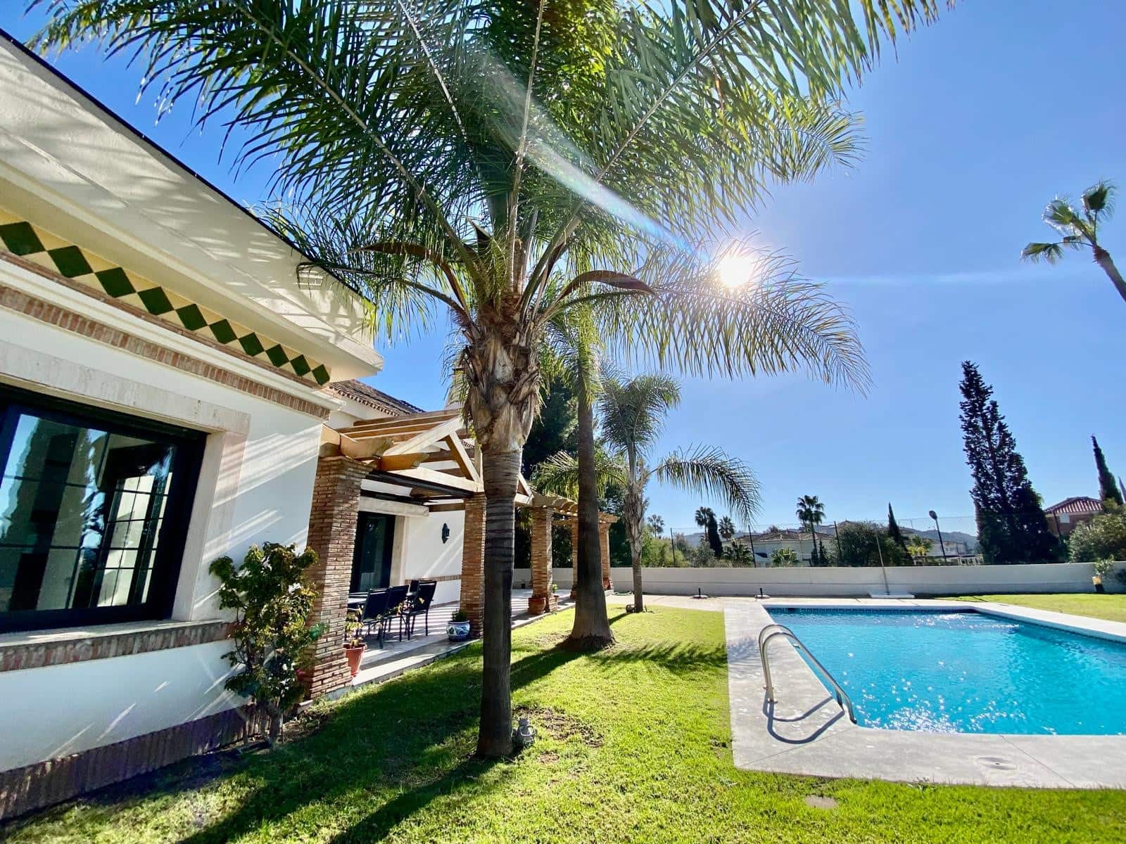 5 sovrum Villa till salu i Mijas Costa med pool garage - 1 600 000 € (Ref: 9547909)