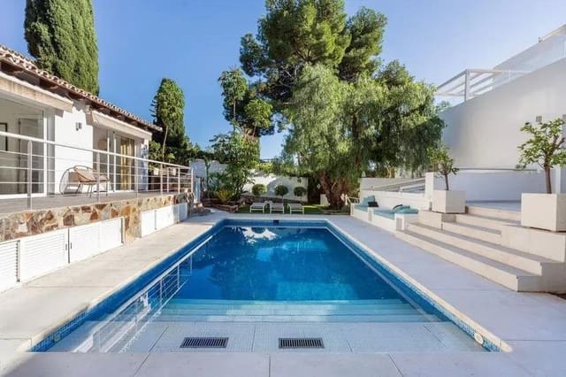 6 sypialnia Willa na sprzedaż w Las Brisas, Marbella z basenem garażem - 2 350 000 € (Ref: 9551228)