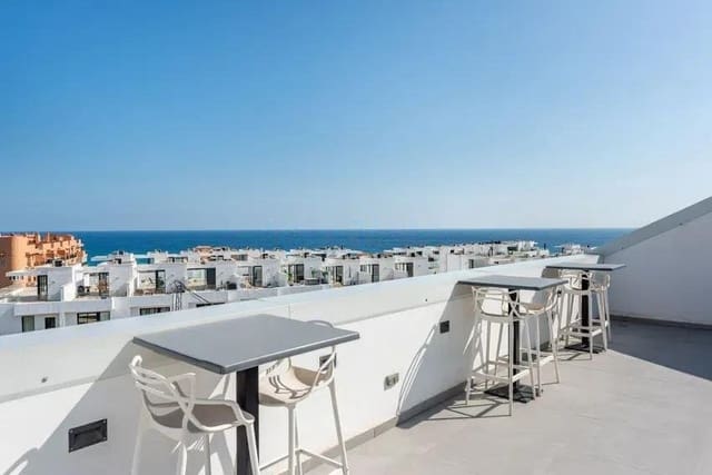 Apartamento de 2 habitaciones en Castillo Sohail, Fuengirola en venta con piscina garaje - 594.000 € (Ref: 9561635)