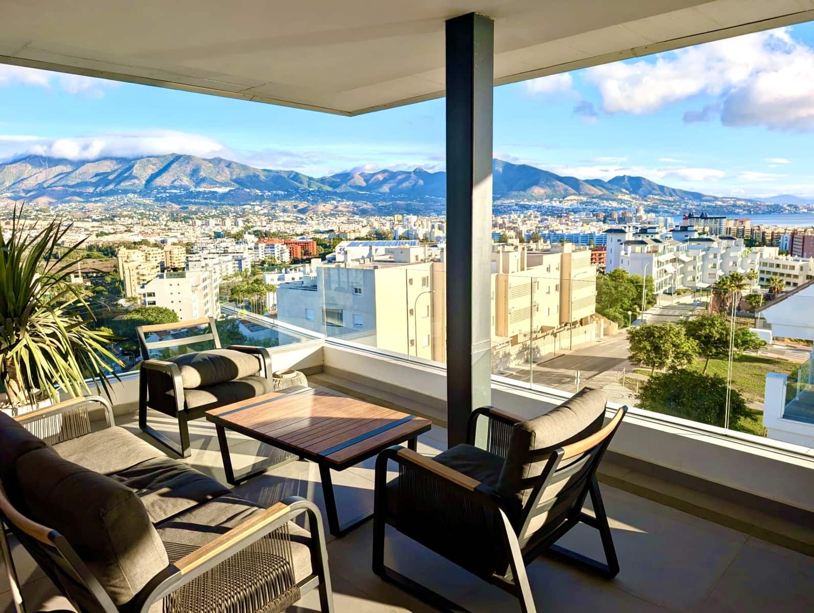 2 bedroom Apartment for sale in Fuengirola with pool garage - € 594,000 (Ref: 9561635)