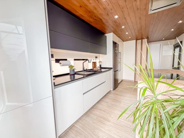 2 chambre Penthouse à vendre à Marbella avec piscine garage - 460 000 € (Ref: 9564995)