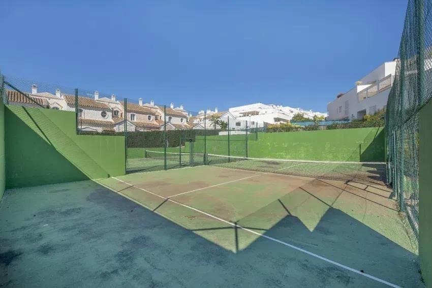 2 soverom Penthouse til salgs i Marbella med svømmebasseng garasje - € 460 000 (Ref: 9564995)