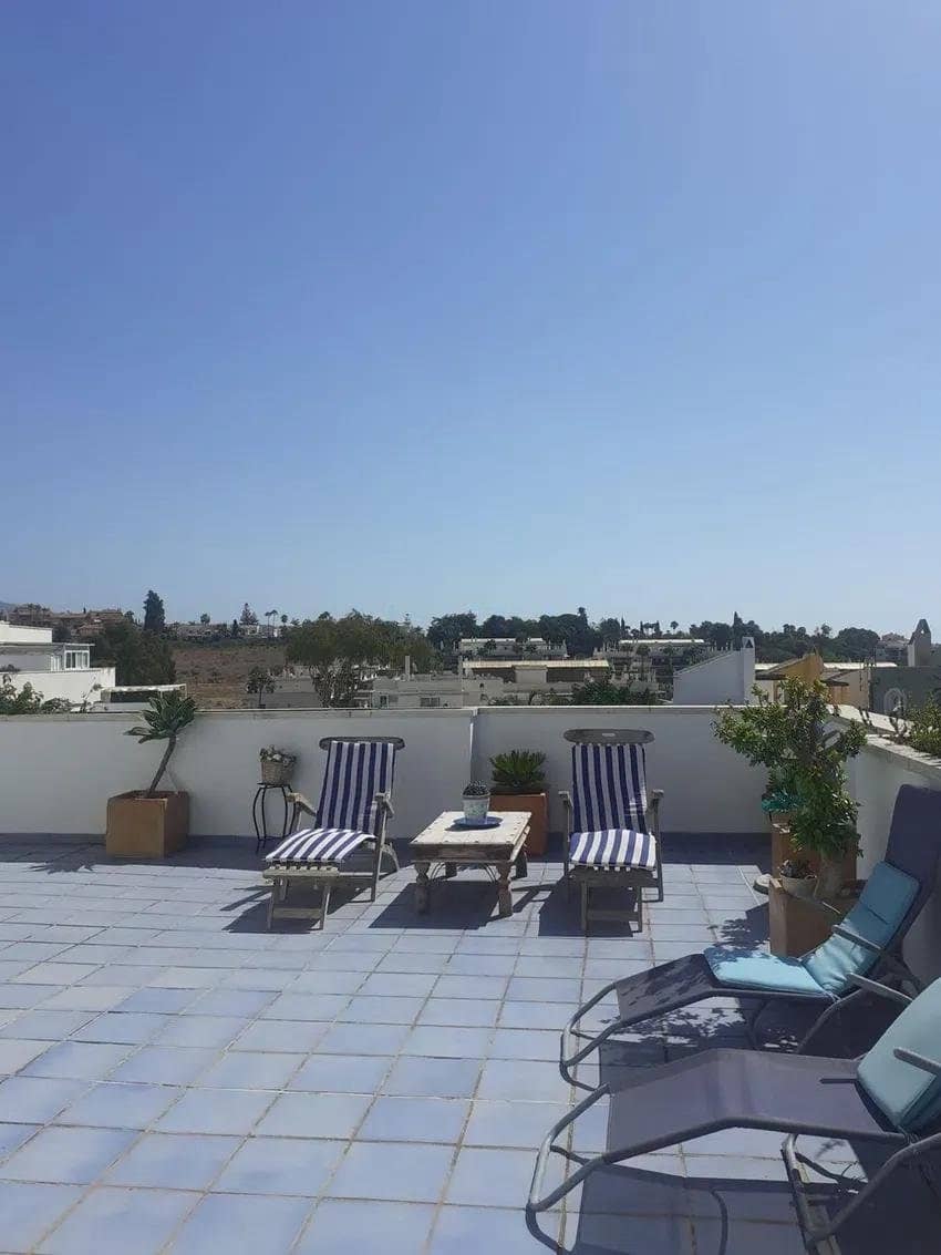 2 soverom Penthouse til salgs i Marbella med svømmebasseng garasje - € 460 000 (Ref: 9564995)