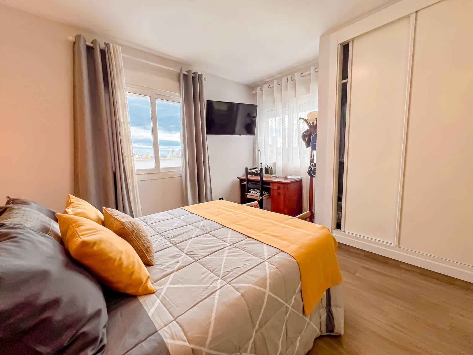 2 soverom Penthouse til salgs i Marbella med svømmebasseng garasje - € 460 000 (Ref: 9564995)